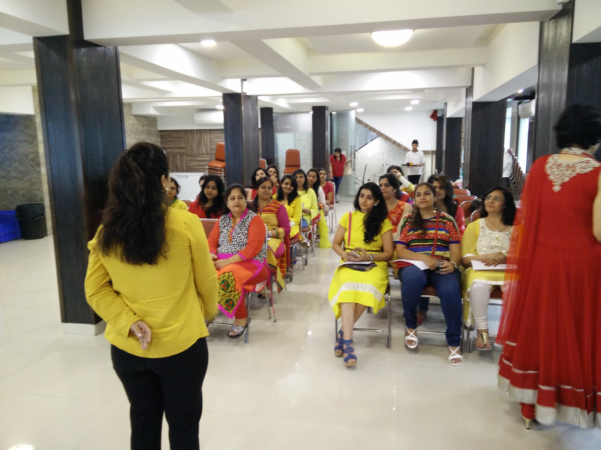 Conducting a session with Mulund Moms as guest speaker for online personal branding and image consulting at Finesse Fusions"